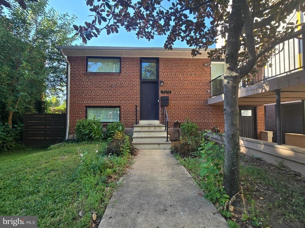 4575 Blaine Street Ne - Photo 0