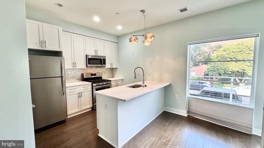 401 15th Street Se - Photo 2