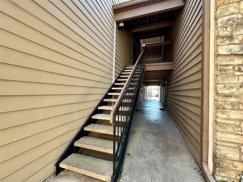8600 Fathom Cir - Photo 2