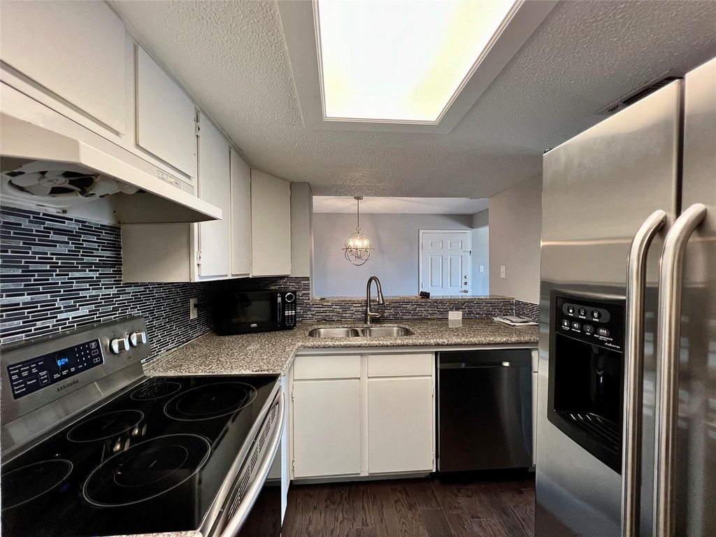 8600 Fathom Cir - Photo 4