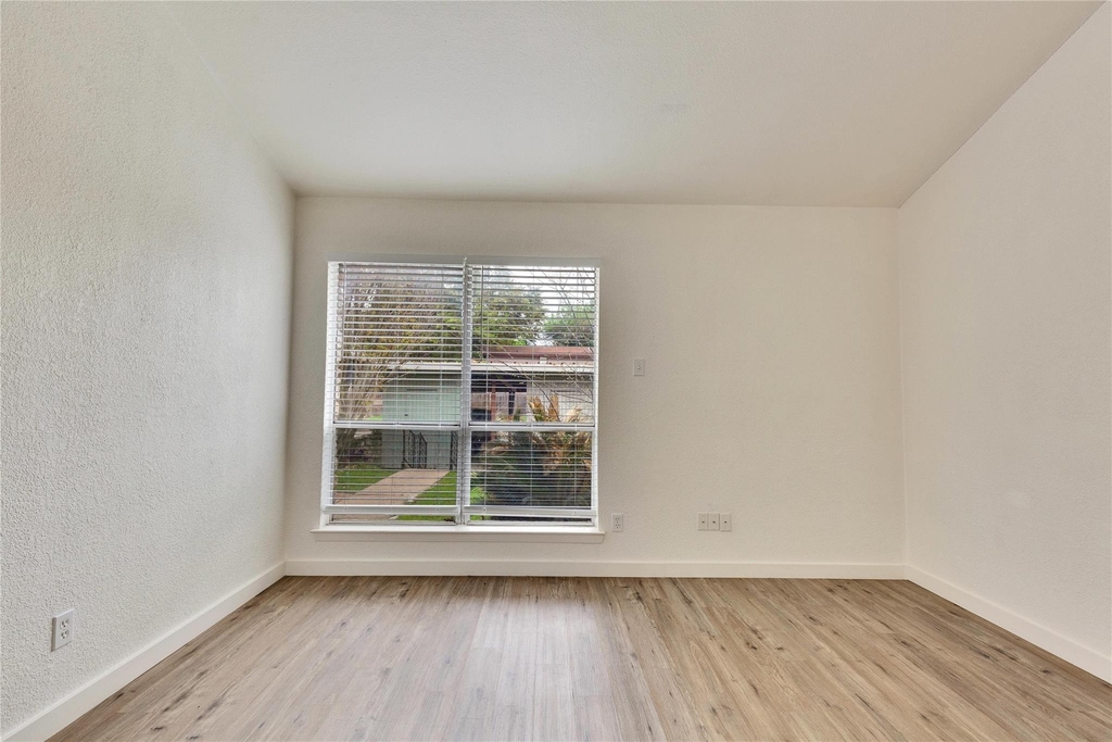 6910 Lovely Ln - Photo 9