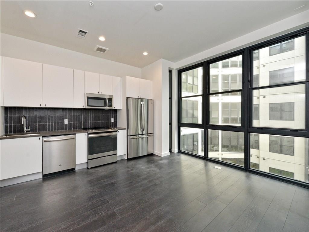 800 Embassy Dr - Photo 2