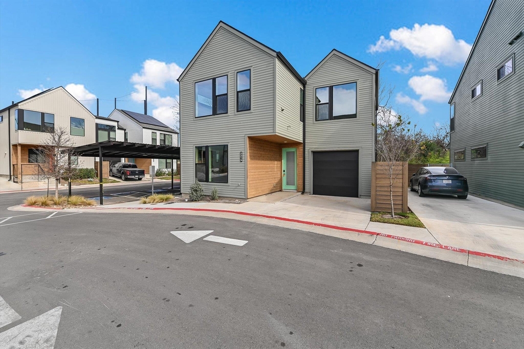 2211 E M Franklin Ave - Photo 0