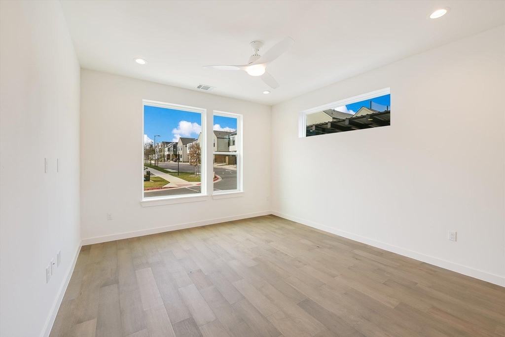 2211 E M Franklin Ave - Photo 1