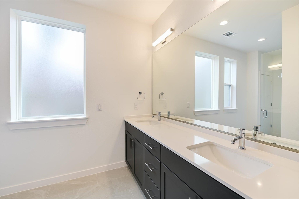 2211 E M Franklin Ave - Photo 8
