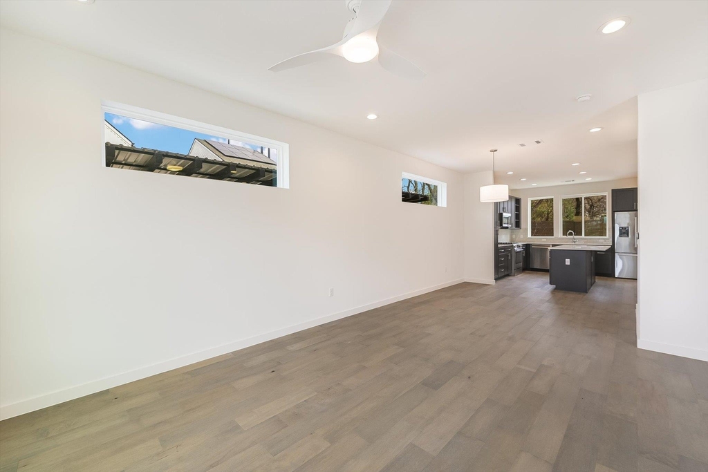 2211 E M Franklin Ave - Photo 3