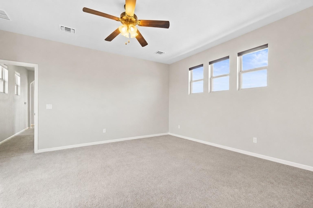 5800 Baythorne Dr - Photo 18