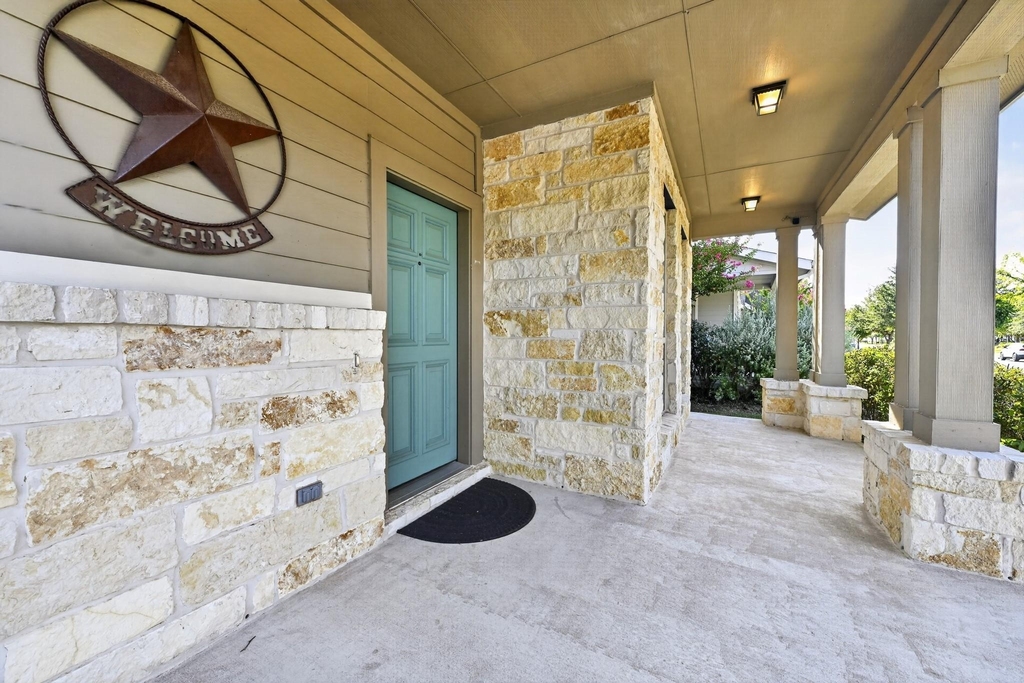 5800 Baythorne Dr - Photo 2