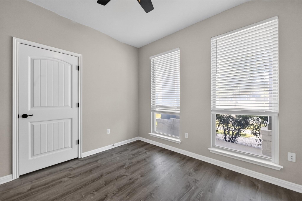 5800 Baythorne Dr - Photo 6