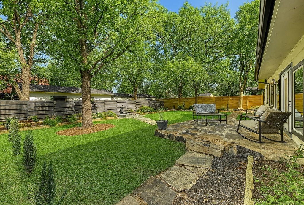 7002 Whispering Oaks Dr - Photo 25