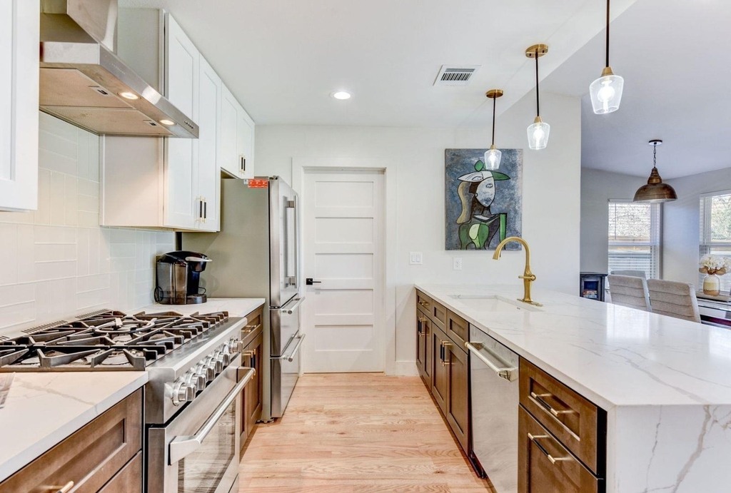 7002 Whispering Oaks Dr - Photo 13