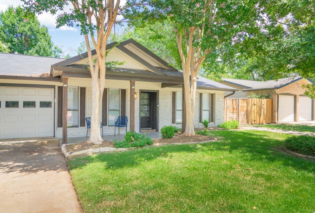 7002 Whispering Oaks Dr - Photo 2