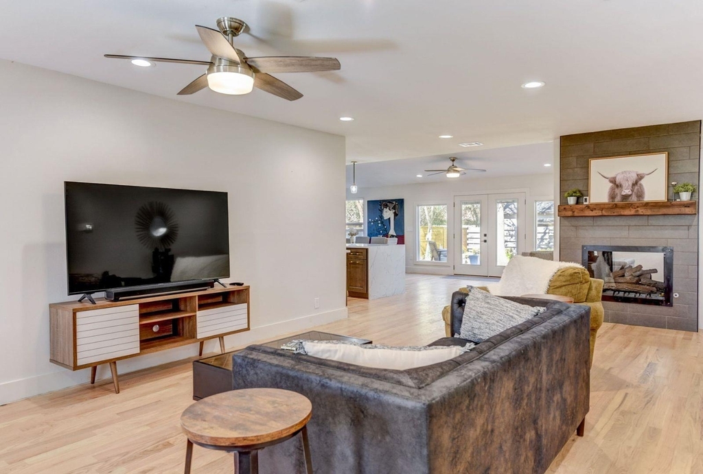 7002 Whispering Oaks Dr - Photo 6
