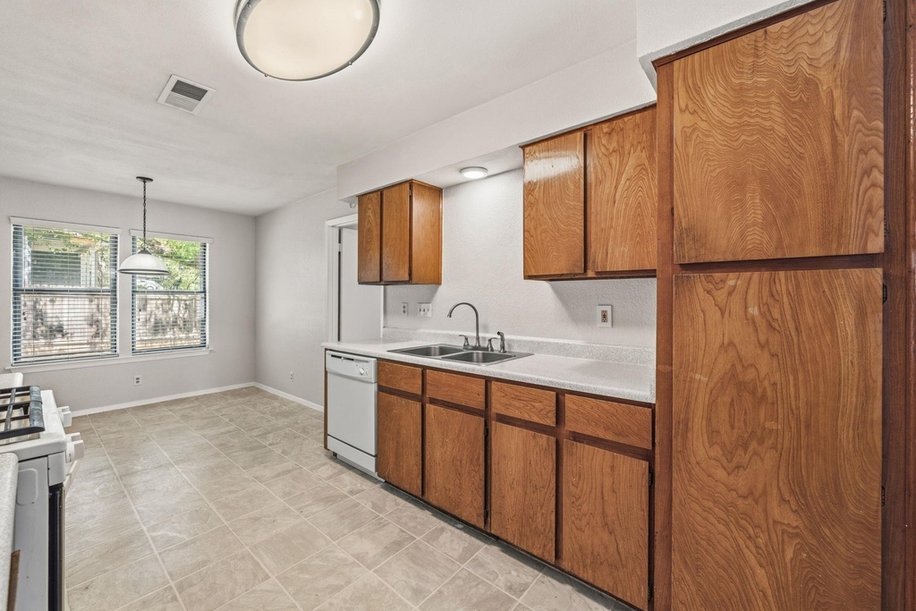 13212 Rampart St - Photo 10