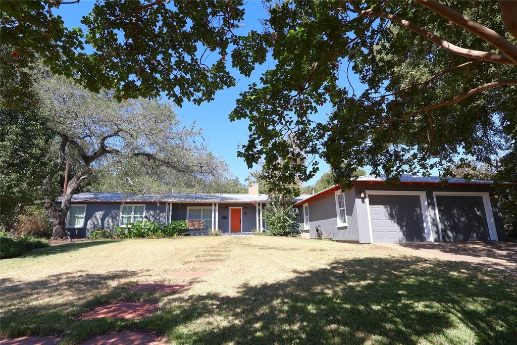 4702 Shadow Ln - Photo 0