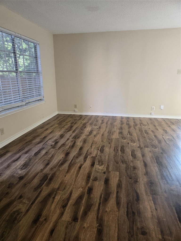 1207 Southport Dr - Photo 3