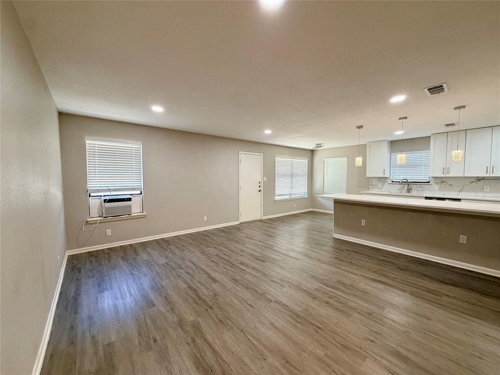 1403 Long Branch Dr - Photo 0