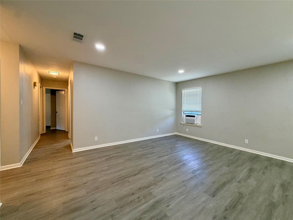 1403 Long Branch Dr - Photo 3