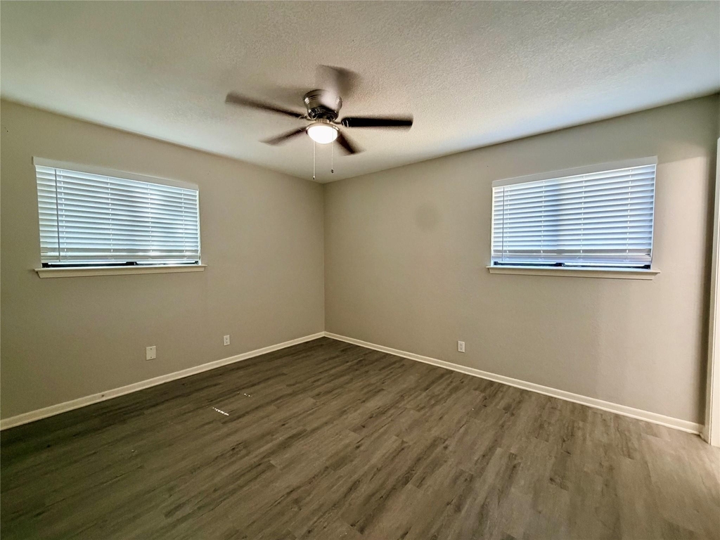 1403 Long Branch Dr - Photo 4