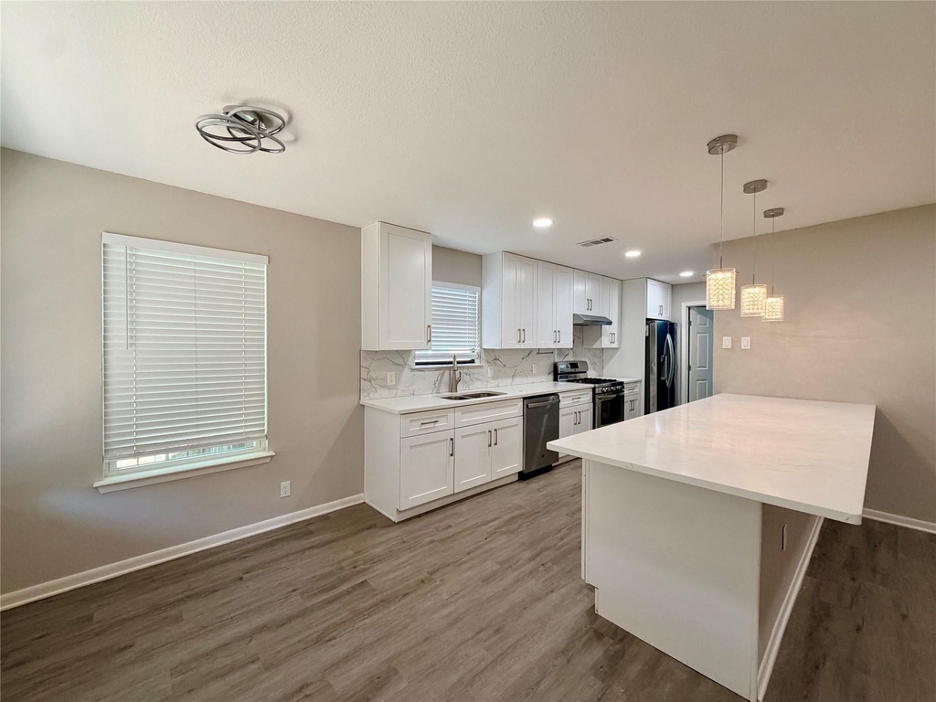 1403 Long Branch Dr - Photo 1