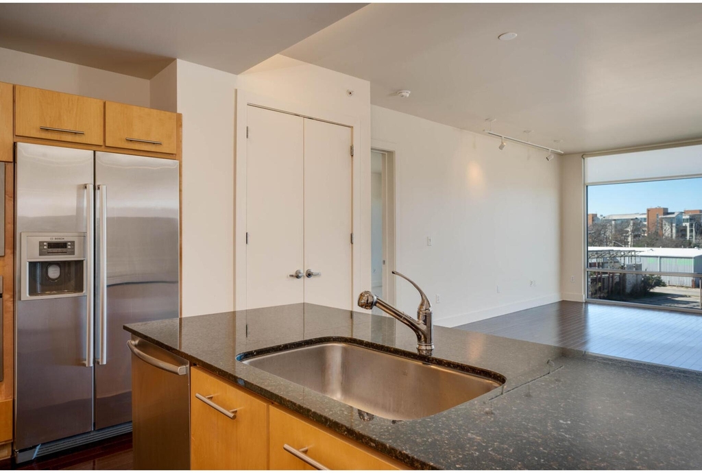 210 Lee Barton Dr - Photo 3