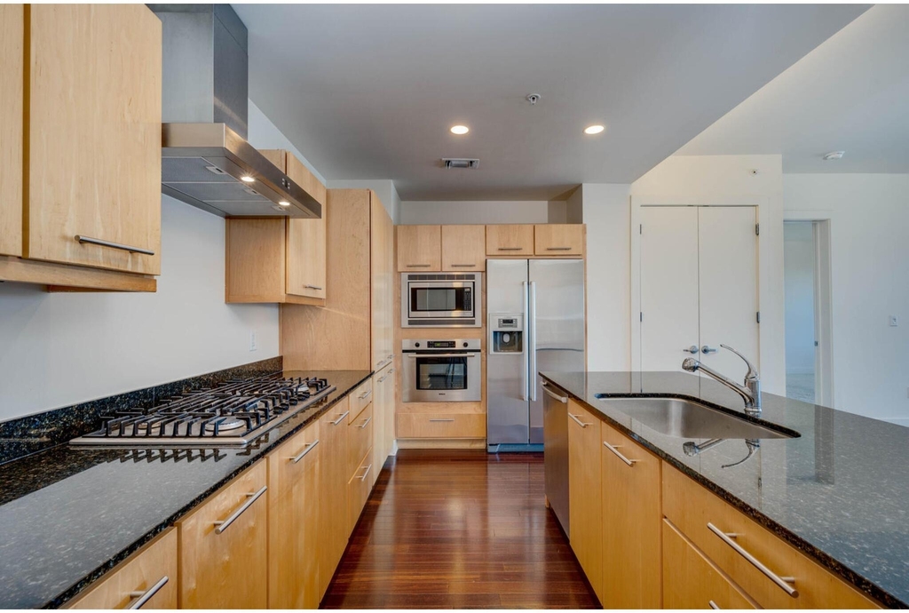 210 Lee Barton Dr - Photo 0