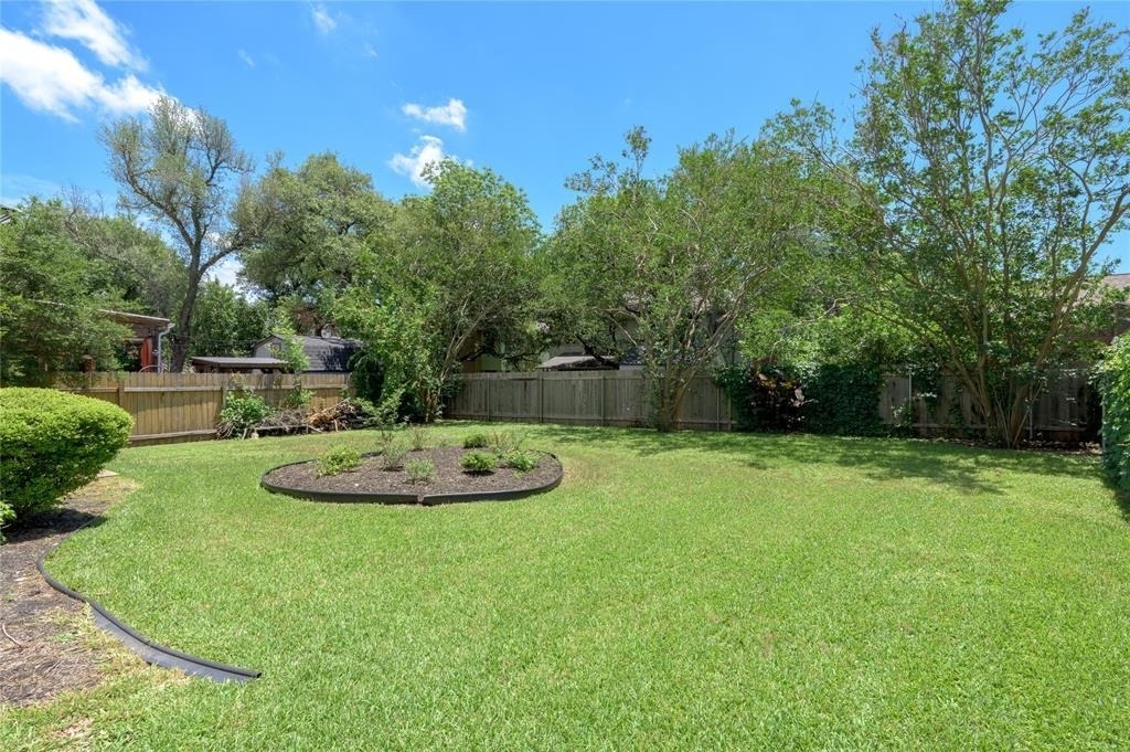 7601 Windrush Dr - Photo 36