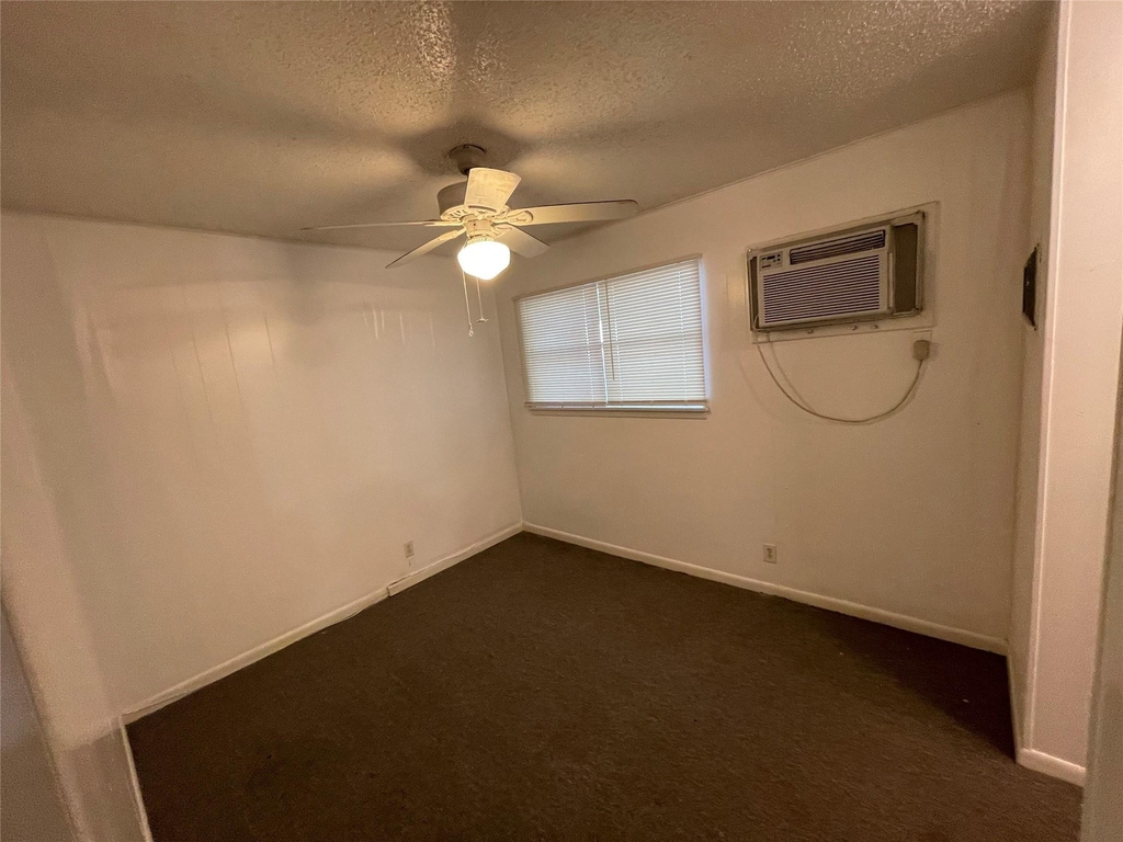 2711 Hemphill Park - Photo 4