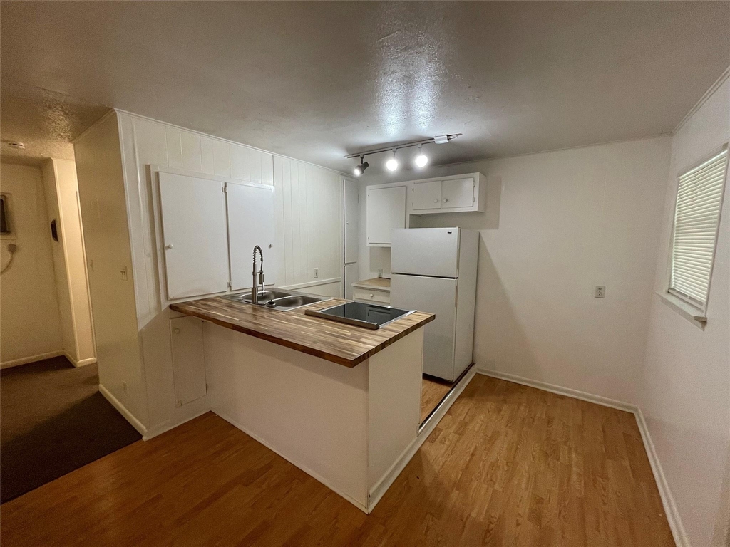 2711 Hemphill Park - Photo 1