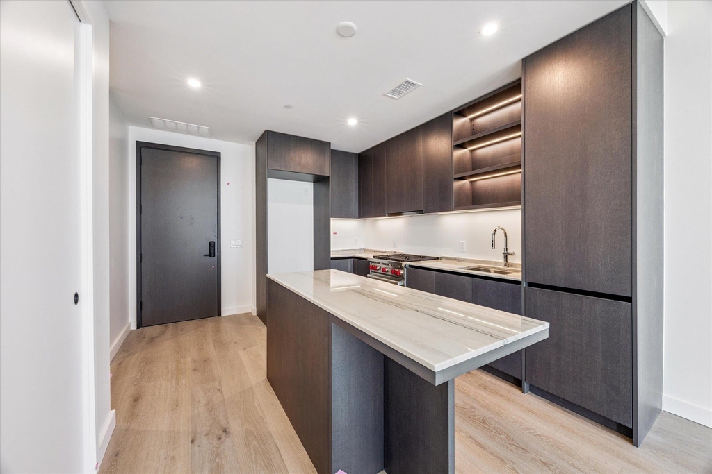 610 Davis St - Photo 1