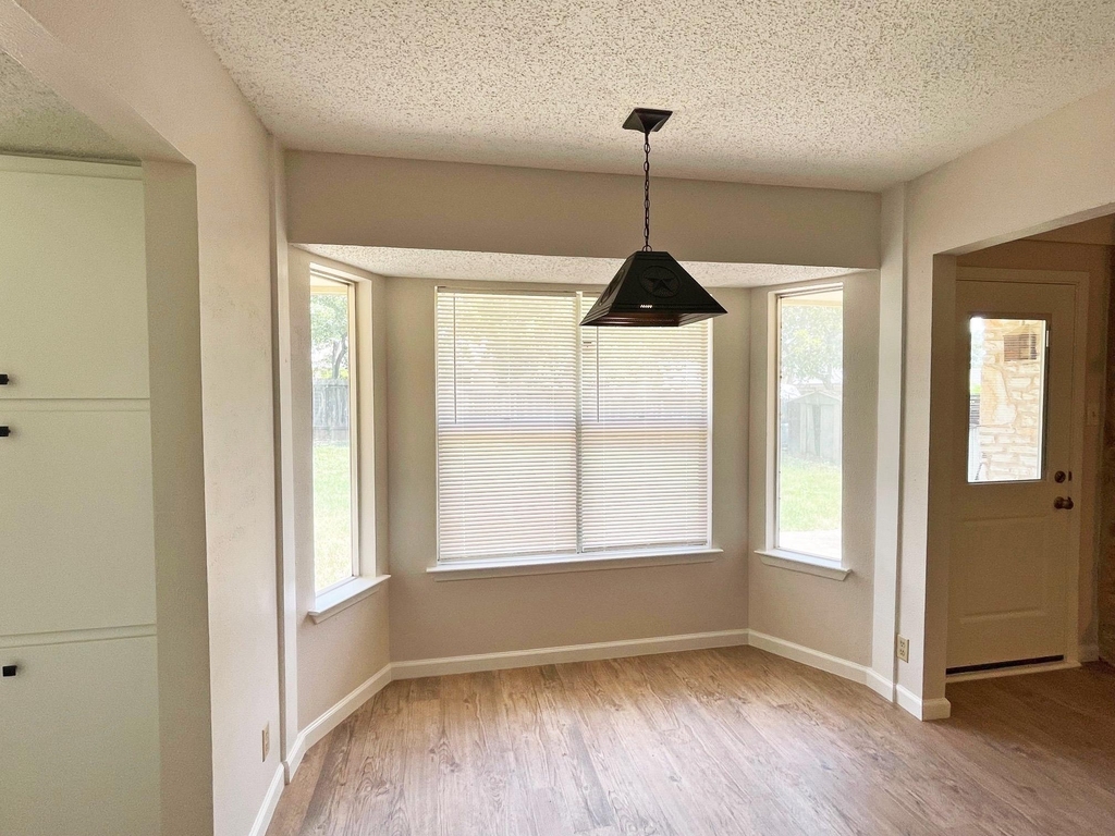 906 Acorn Oaks Dr - Photo 4