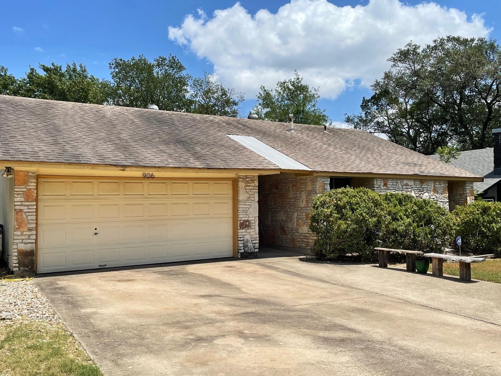 906 Acorn Oaks Dr - Photo 1