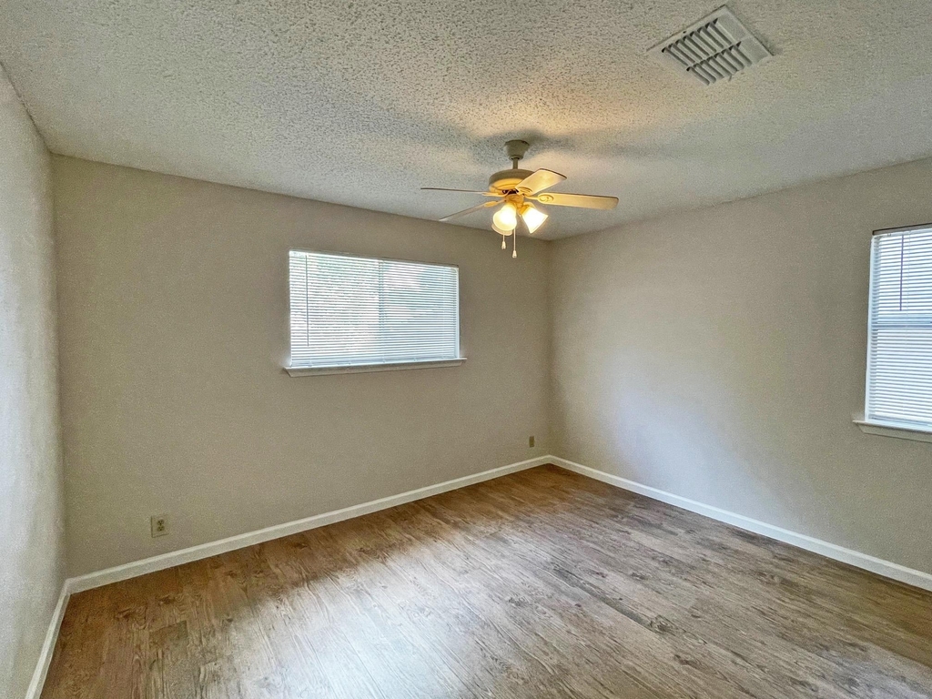 906 Acorn Oaks Dr - Photo 5