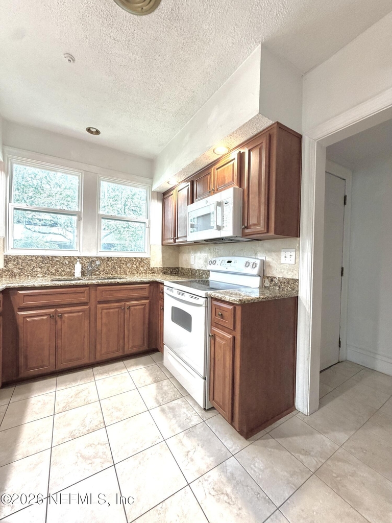 1407 Belmonte Avenue - Photo 6