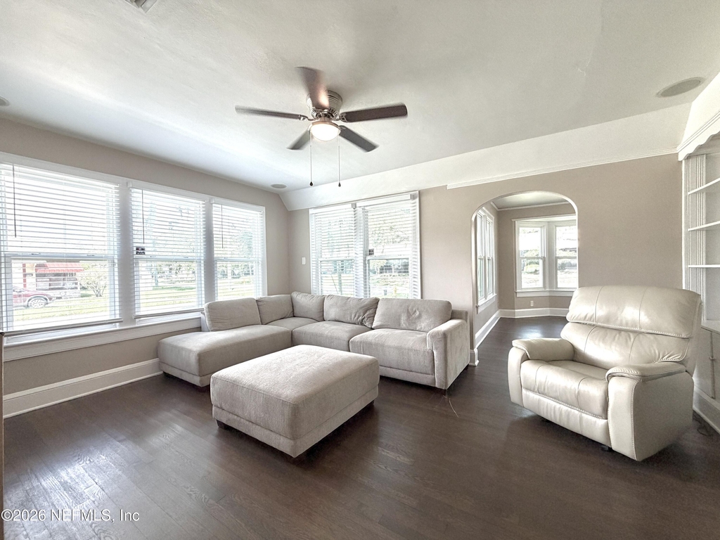 1407 Belmonte Avenue - Photo 3