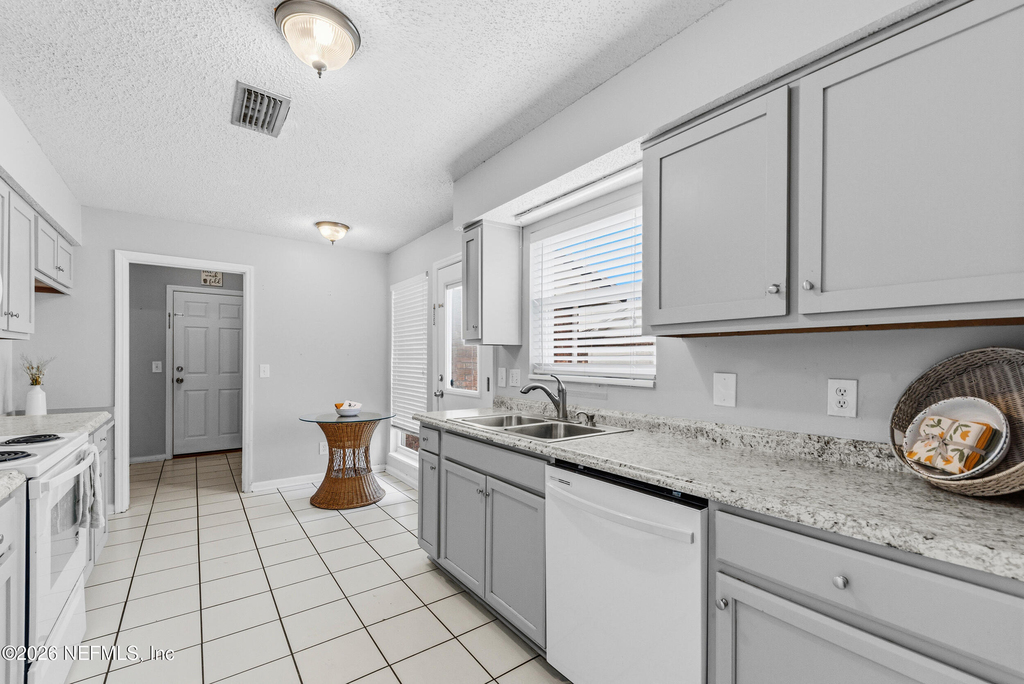3034 Townsend Boulevard - Photo 10