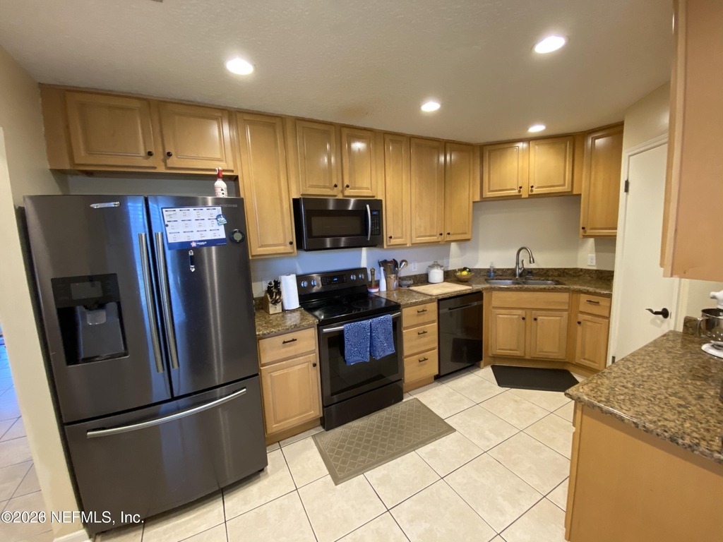 11163 Caroline Crest Drive - Photo 0