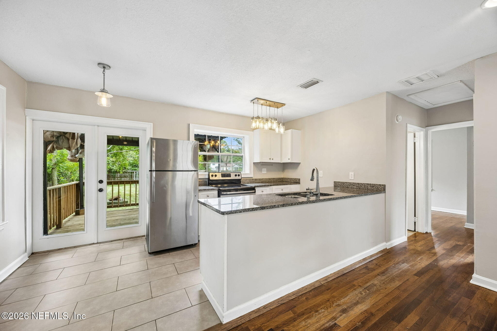 3431 Drew Street - Photo 10