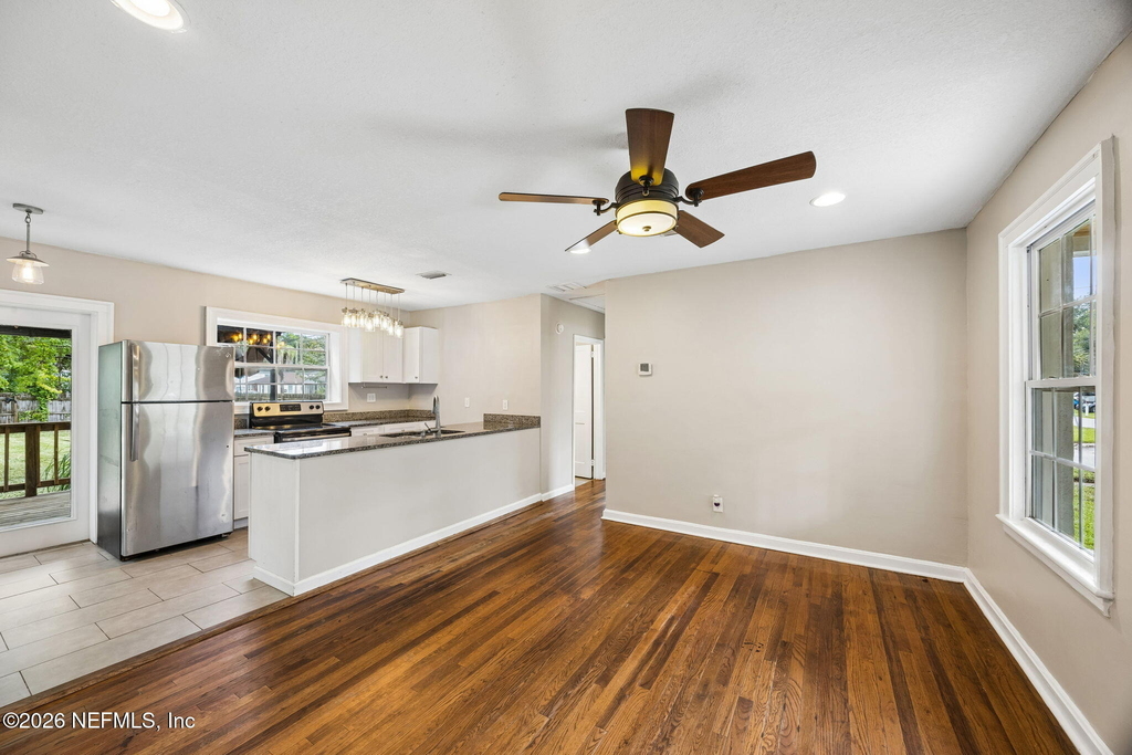 3431 Drew Street - Photo 9