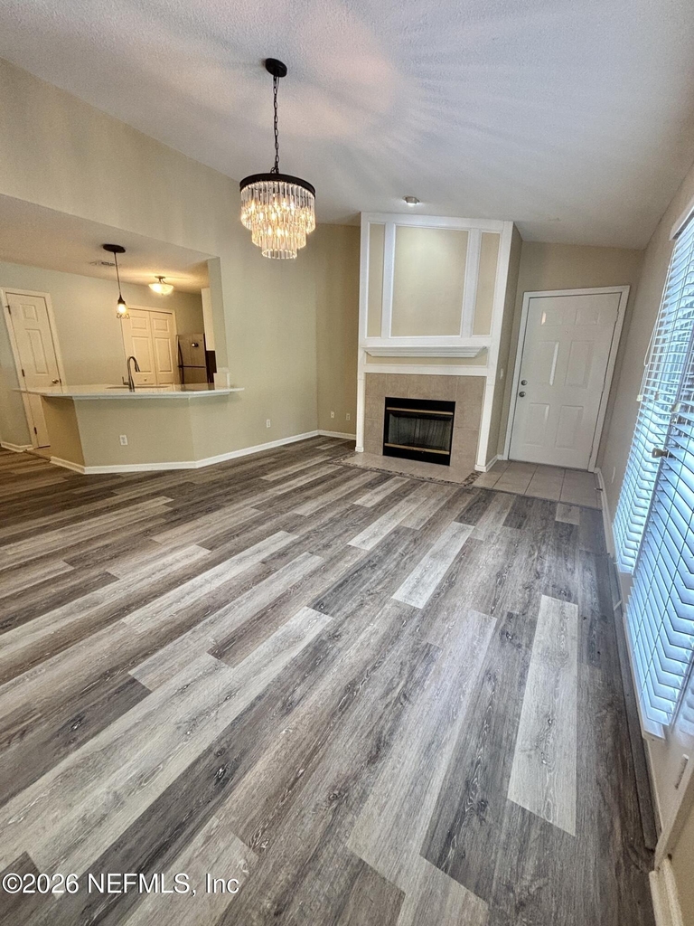 13727 Richmond Park Drive - Photo 8