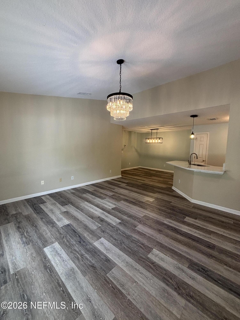 13727 Richmond Park Drive - Photo 9
