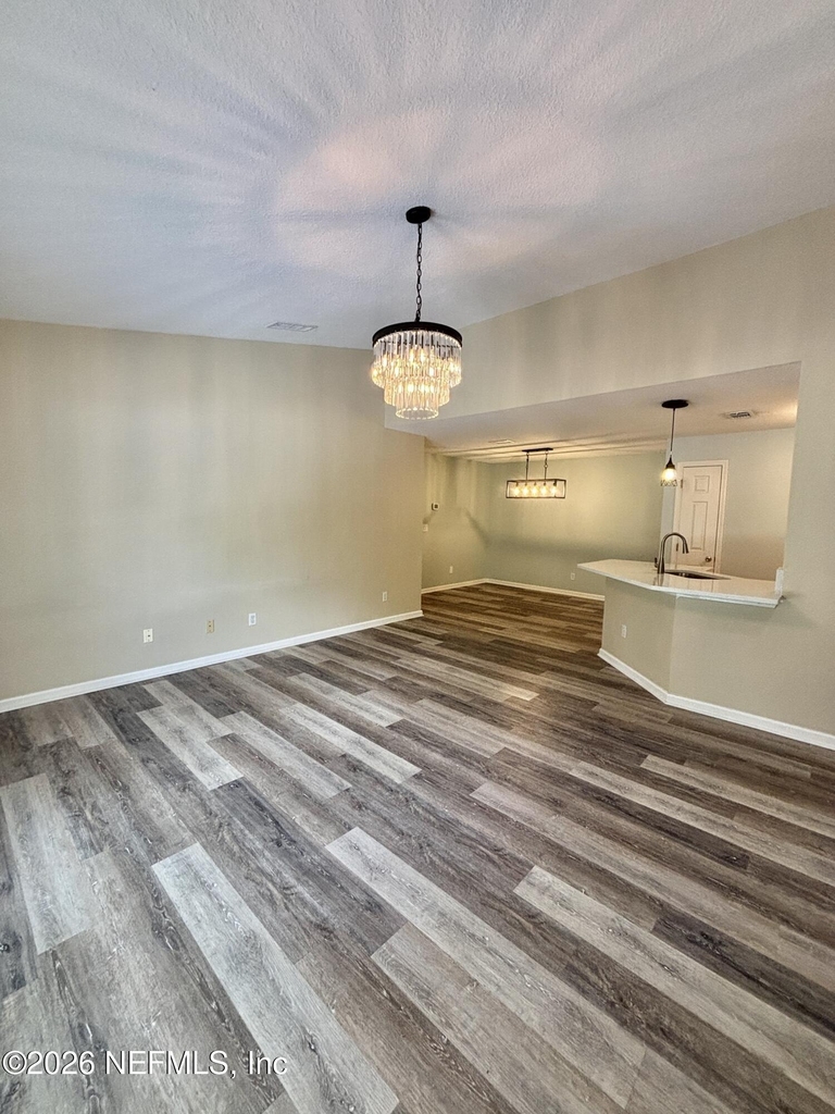 13727 Richmond Park Drive - Photo 7