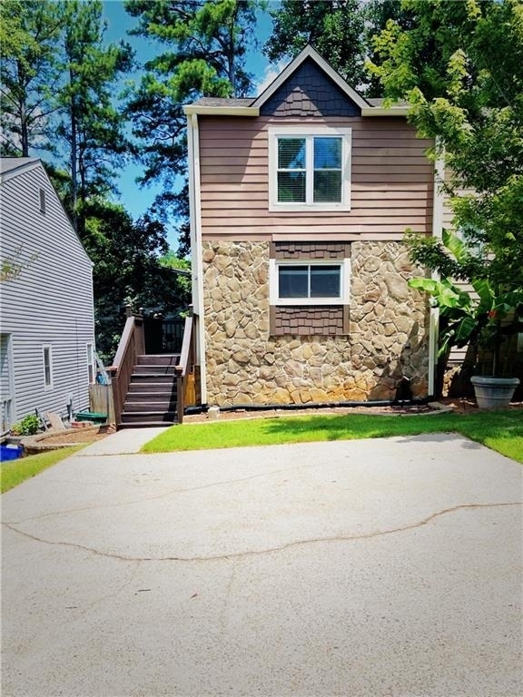1330 Ridgecrest Lane Se - Photo 0