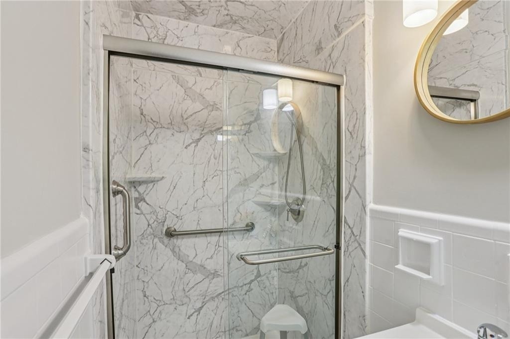 3731 N Druid Hills Road N - Photo 3