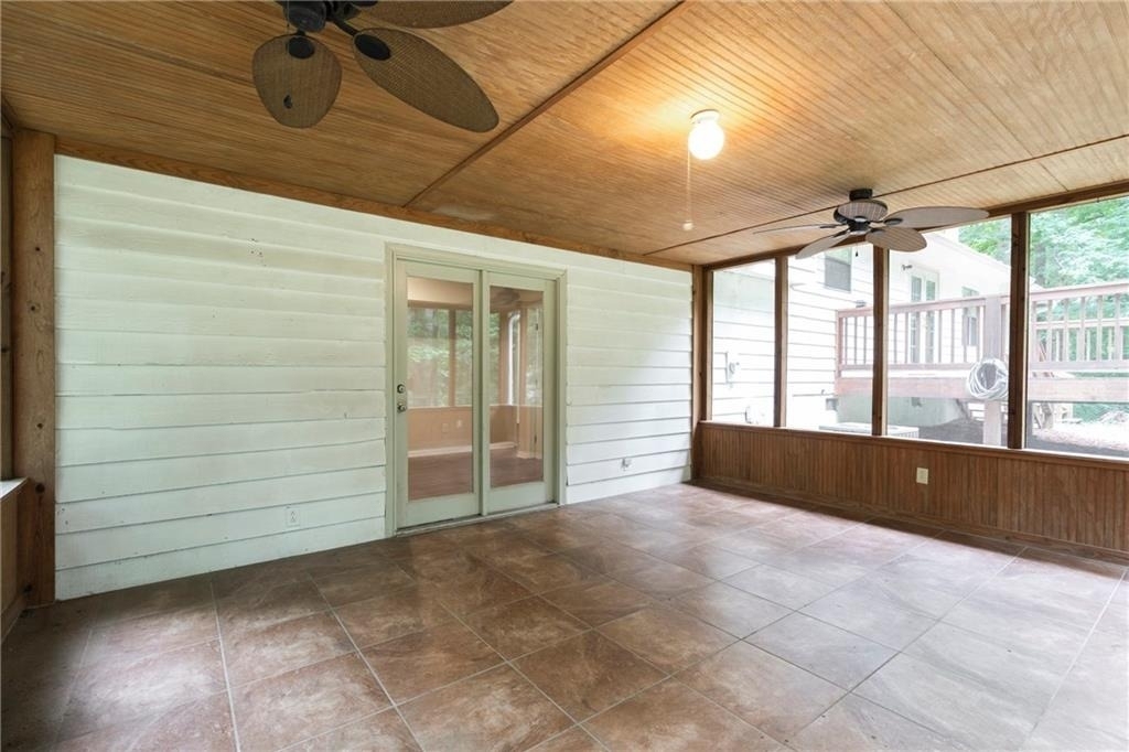 2423 Falcon Court - Photo 23