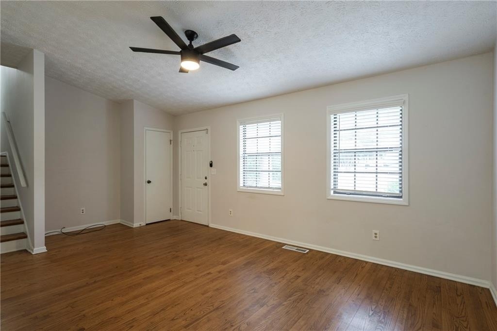 2423 Falcon Court - Photo 4