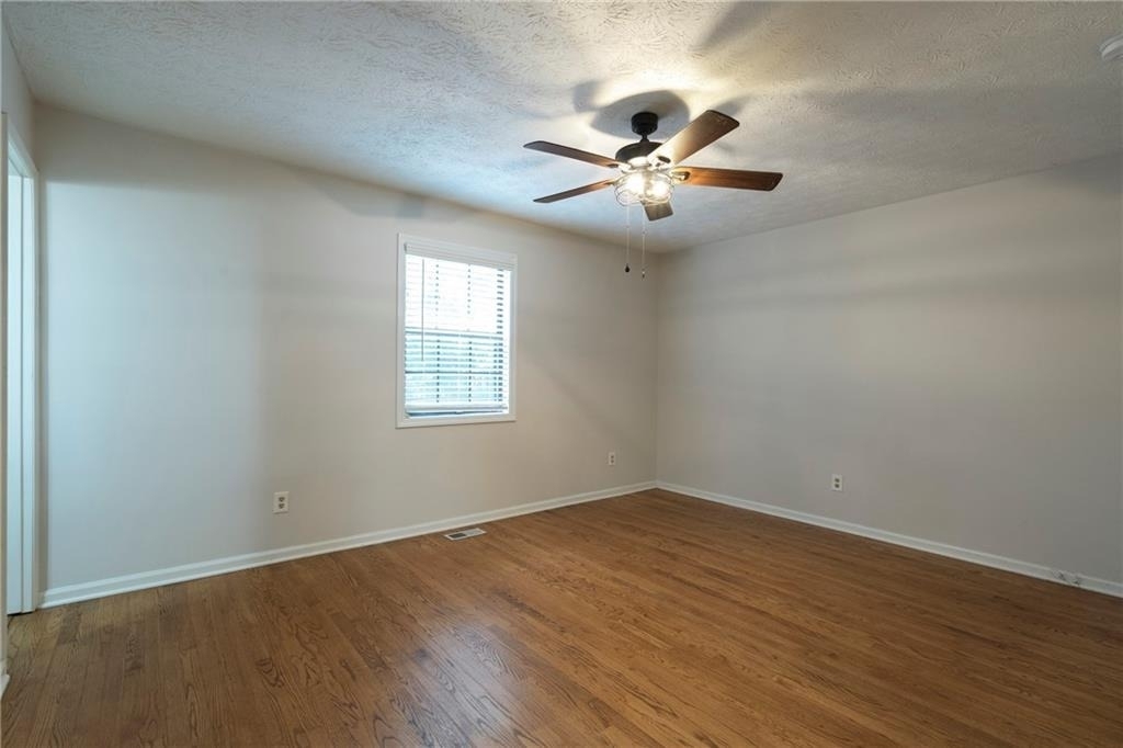 2423 Falcon Court - Photo 12