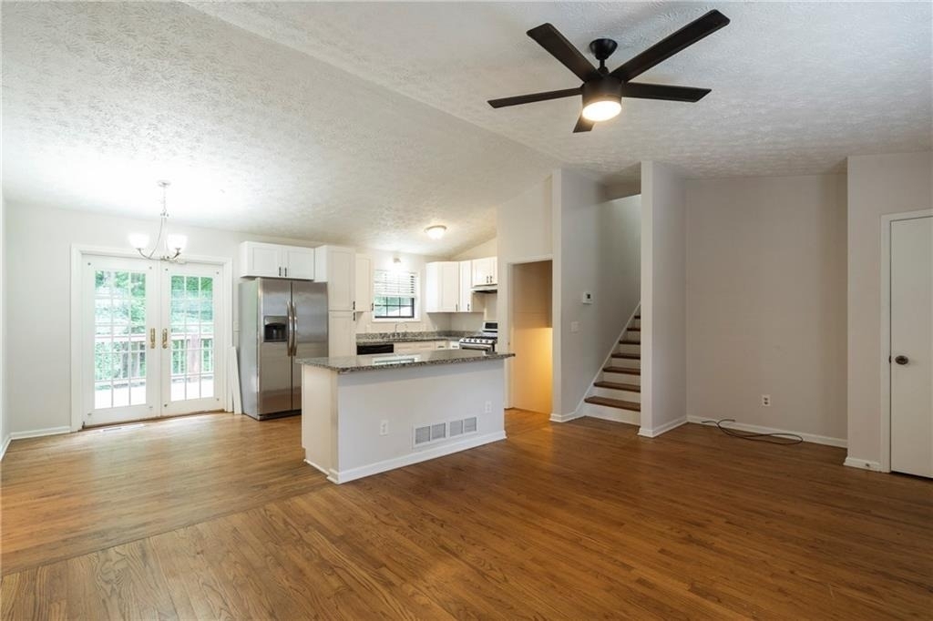 2423 Falcon Court - Photo 3