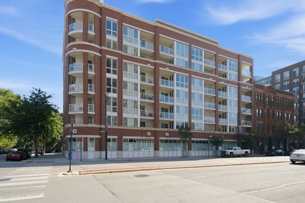 1552 N North Park Avenue - Photo 0