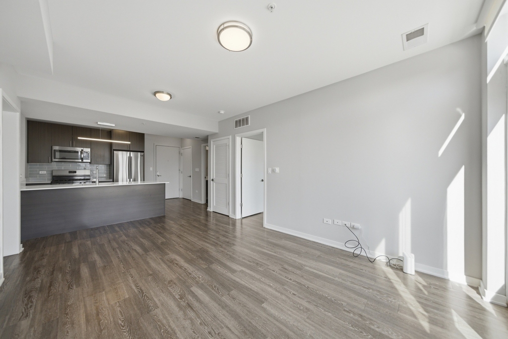 1552 N North Park Avenue - Photo 2